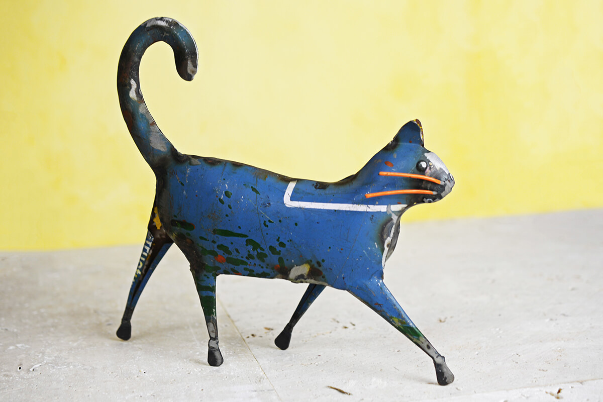 metal cat figurine