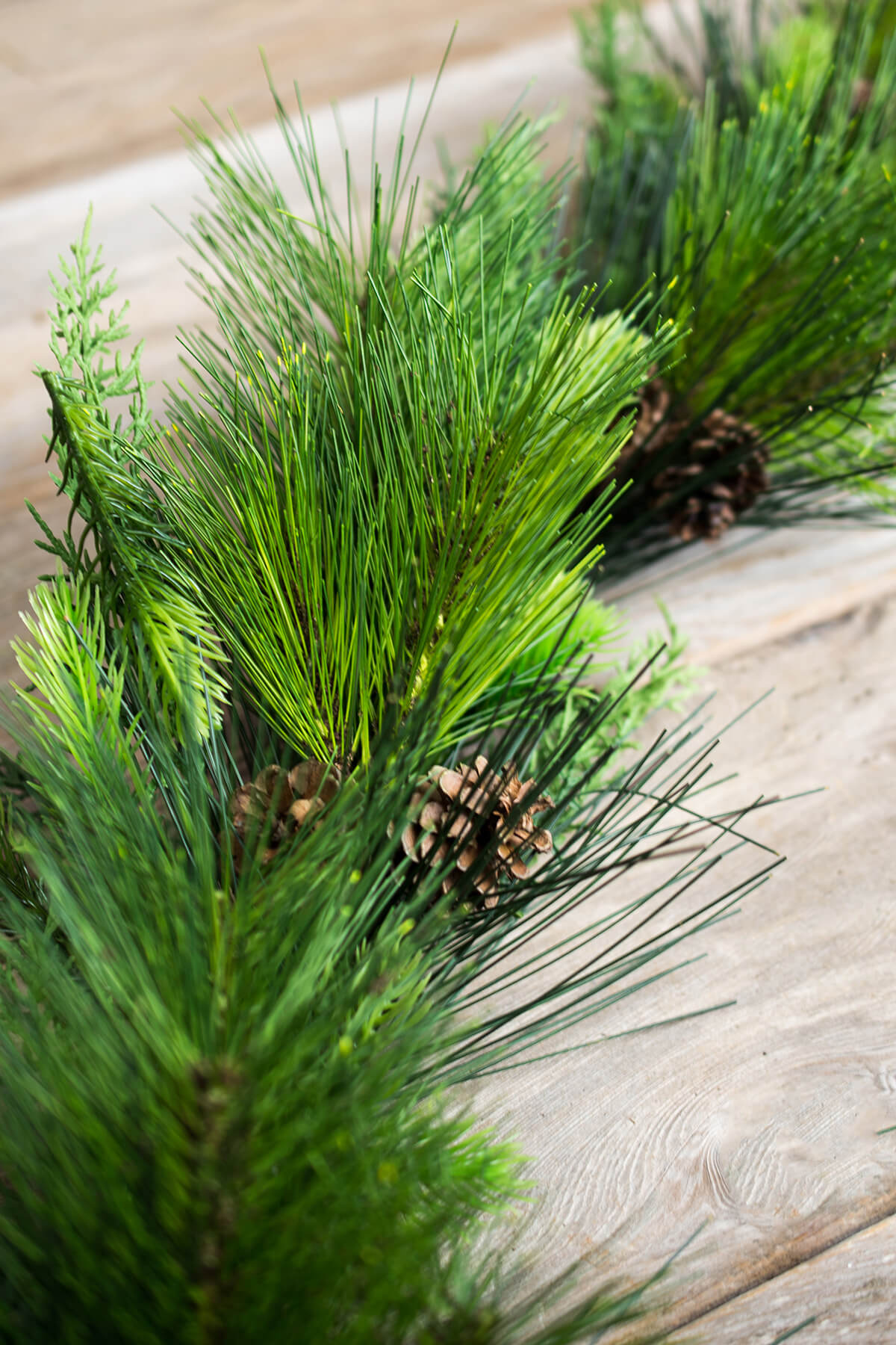 Outdoor Pine Garland with Pine Cones 6 FT