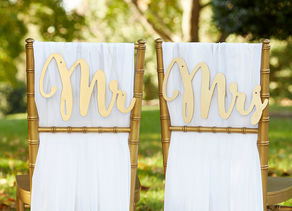 Mr And Mrs Chair Signs Gold 2002