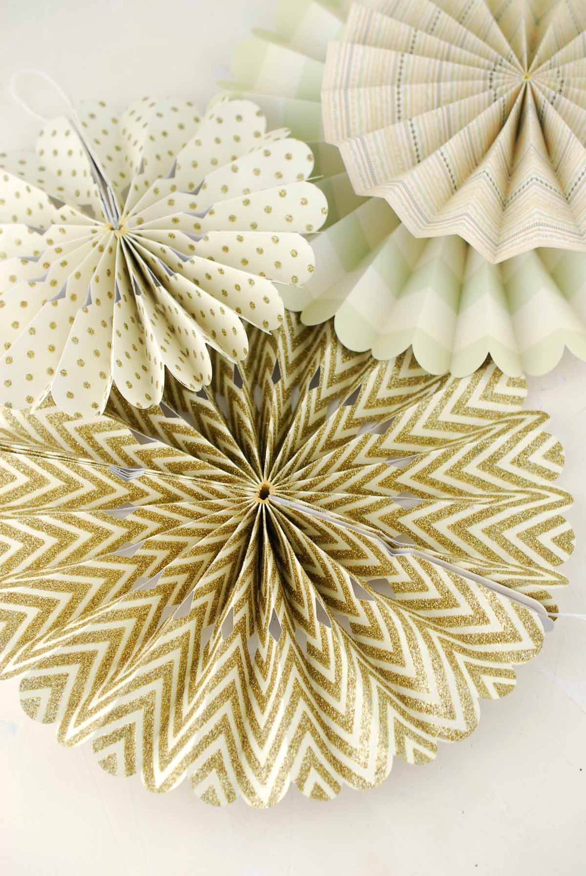 8 Gold Glitter Vintage Paper Rosettes Party Decorations 8