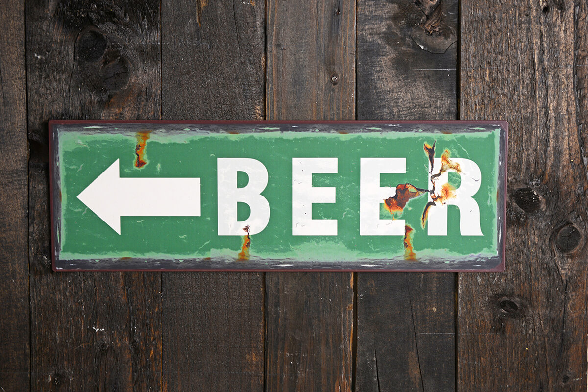 Metal BEER Sign with Arrow 5x15